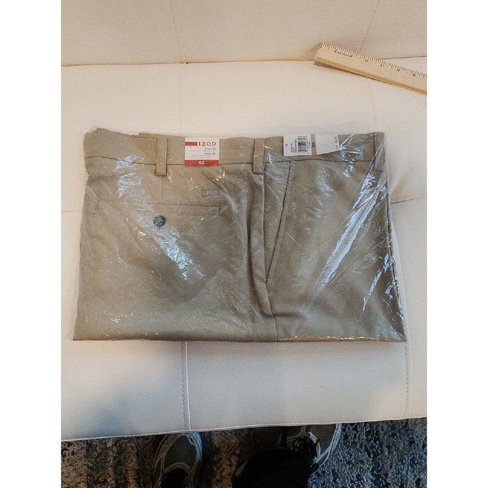 Vintage IZOD Mens Mainfloor Shorts No Iron Khaki 42 W MSRP $50.00 NEW WITH TAGS